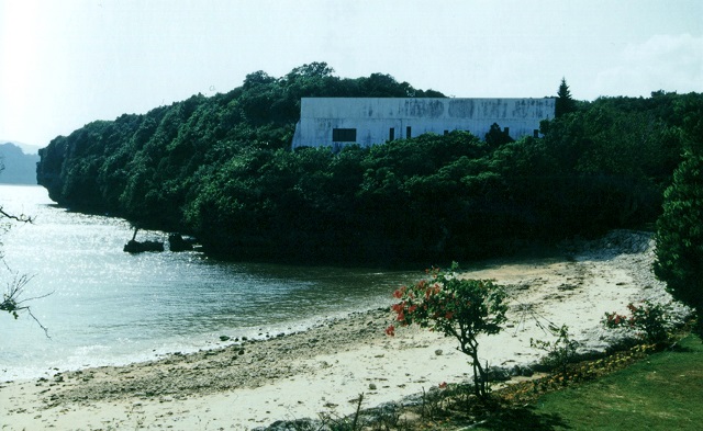 西表島に残された高倉健の隠れ家に潜入！ 無残な廃墟だが、ゴルフコースに謎が…！の画像1