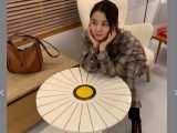石田ゆり子のインスタに“潤滑油とメジャーが”「一体何に使うんだ…」！ 山田優も…投稿写真がに変なモノが写りこんだ芸能人