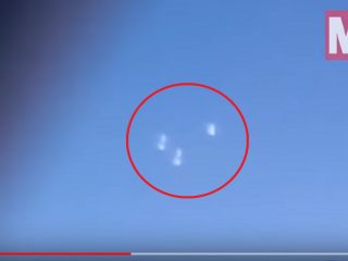 「UFOが6つに分裂している！」飛行機の乗客がUFO動画を激撮、点滅を繰り返し…！ かつて機長が驚愕したUFOと酷似！