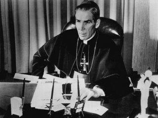ローマ教皇が「10年前の死者の蘇り」を”奇跡”として公式認定！ ”テレビ伝道師”と呼ばれたシーン大司教が起こした奇跡とは？