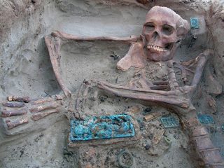 シベリアで出土した2千年前のミイラ「眠れる美女」がお洒落すぎると話題！ 世界各地の宝飾品とハイセンスな服… 謎の正体とは!?