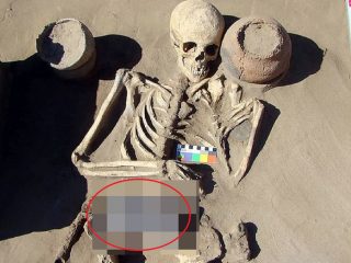 シベリアで2千年前のiPhoneが出土！ 学者「これは科学的大事件」人骨と共にiPhone 11 Pro Max埋葬か？
