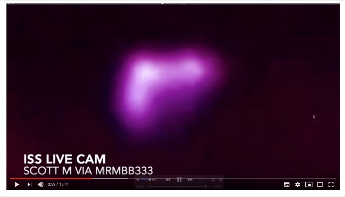 NASAのISSライブ映像に「三角形のUFO」が映り込む! 高速移動後に消え…「間違いなく本物」の画像3