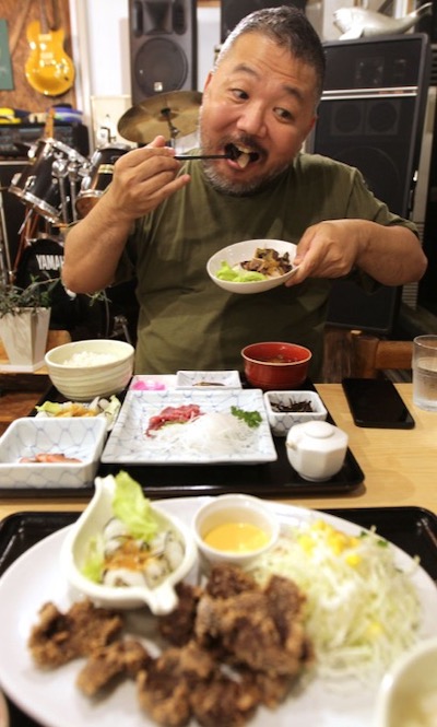 和歌山で「イルカ漁反対の団体」が超怪しげな暗闇ミサを実行していると判明! 捕鯨も反対謎のクジラ水でお祈りも【潜入取材】の画像15