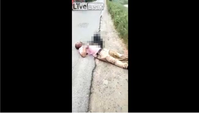 【謎すぎる閲覧注意】交通事故で死にかけている男の隣に居座る黒い影! 死神のお迎えか、肉体から抜けた魂か!?の画像1