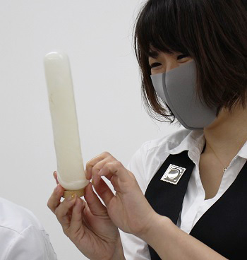 羊の盲腸で作った「200年前のコンドーム」を装着→3人が実践! 「気持ち良すぎる」「触感が●●」衝撃の使用感レポート!の画像2