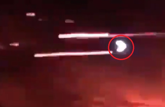 米国の極秘UFOが遂にイランをガチ攻撃！ 速射砲の嵐をかいくぐる圧巻映像が流出…エイリアン技術搭載型か！の画像1