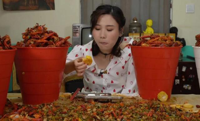 中国で空前の「ザリガニ食」ブーム到来、大食い動画で問題続発！ 神秘物質の健康被害か… 日本上陸も間近!?の画像1
