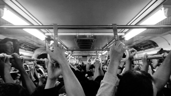 終電にまつわる本当にあった超怖い話！ 電車に乗ると、乗客が一斉に自分を凝視…怪談『終着駅』の画像2