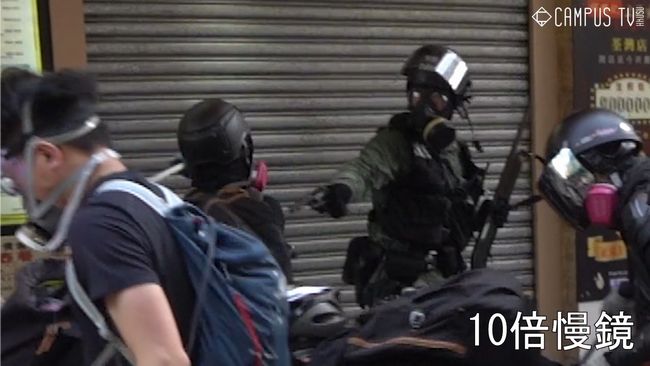 【閲覧注意・香港デモ】警官隊が高校生の左胸を撃つ瞬間映像が流出! 暴力・リンチも横行、香港のリアルな地獄の画像1