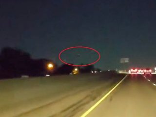 米テキサスの夜空に“3つの直列怪光”出現！ 米軍極秘ハイブリッド航空機か… 学者もお手上げ！