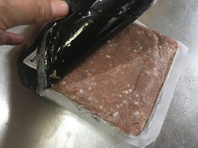 日本で買えない人工肉『ビヨンド・ミート』を実食レポート! 米マクドナルドも導入するヤバすぎる味と見た目に悶絶!の画像2