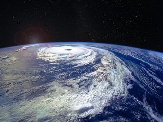 台風19号の発生メカニズムを専門家が徹底解説！ 「既存の科学は何も説明していない」大気圧と雨も”電子の移動”が生み出していた！