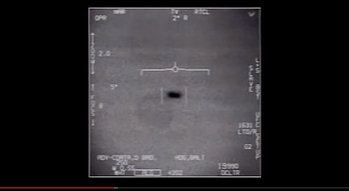 米海軍士官が新証言「ニミッツUFO遭遇直後、謎の人物が空母に出現。情報を持ち去った」の画像1