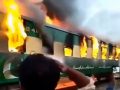 【閲覧注意】74人が死んだ列車火災映像がヤバすぎる！ 飛び降りて死ぬか、生きながら焼かれるか…＝パキスタン