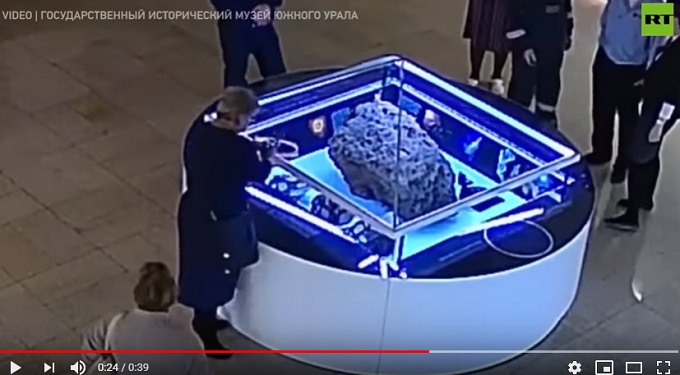 ロシア博物館で「隕石」が大暴れ、警備員が出動! 神秘パワーが発動か…証拠映像も!の画像3