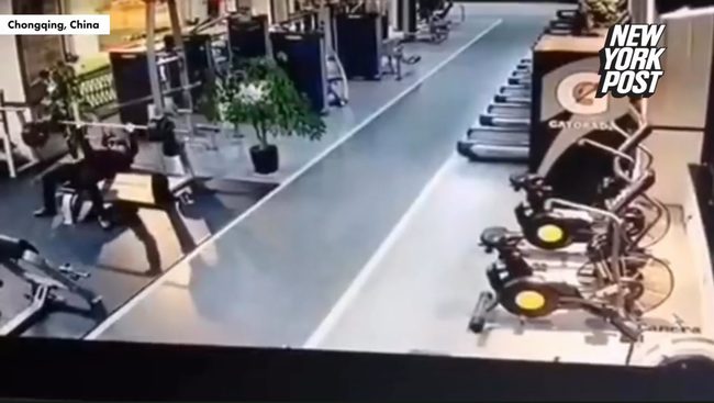 【閲覧注意】筋トレ厨がベンチプレスをミスってバーベルが腹に落下 → 数秒後、怖すぎる展開に… 絶句!=中国の画像2