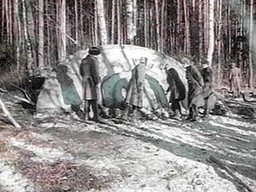 ロシア版ロズウェル「宇宙人解剖映像」が流出! 生々しい肋骨や臓器が露わに… 68年のUFO墜落と関係か!?の画像2