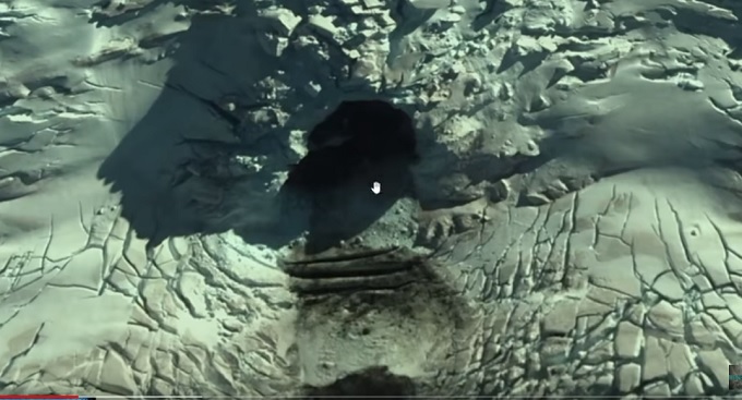 南極で人工の巨大洞窟が発見される Ufo基地か 地底世界への入口か 3m宇宙人の棲家の可能性も