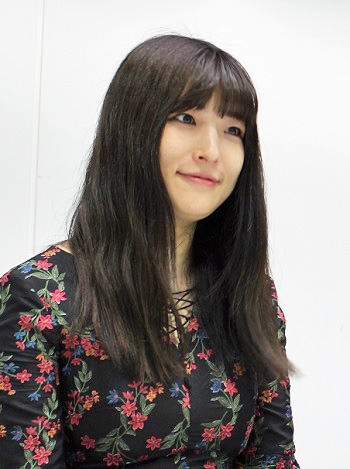 「2分に1回エロかホラー」幽霊に犯される巨乳美女、M字開脚で股間をガン見されて潮吹き! 映画『シオリノインム』監督&女優インタビューの画像5