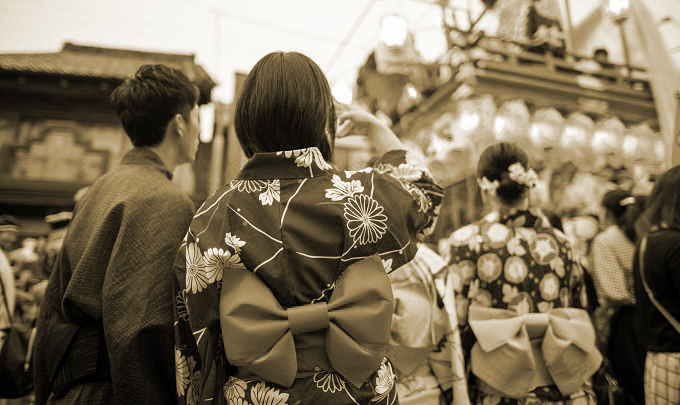 アソコ丸出しの若娘が逆立ちしながら村を一周…！ 西日本で継承された由緒正しい五穀豊穣祈願の伝統とは？の画像1
