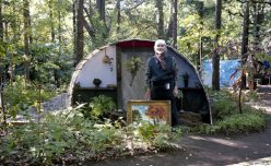 ホームレスとその「庵」を10年間撮り続けた写真家・野口健吾インタビュー！ 西成、池袋、茨城…出会った野宿者は600人、厳しさ増す現状！