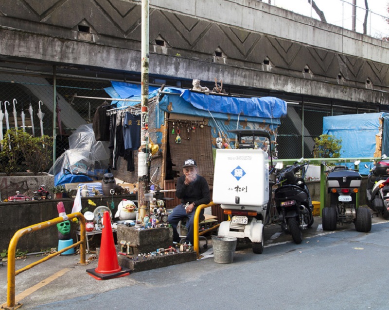 ホームレスとその「庵」を10年間撮り続けた写真家・野口健吾インタビュー! 西成、池袋、茨城…出会った野宿者は600人、厳しさ増す現状!の画像6