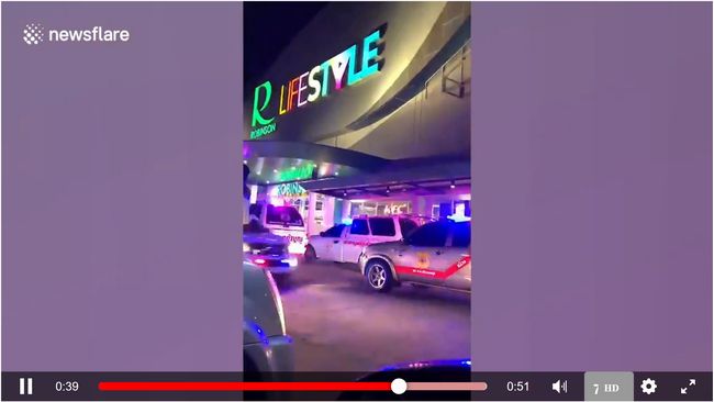 【閲覧注意】ショッピングモールで起きた無差別強盗殺人事件の映像が超ヤバい! 2歳男児も容赦なく射殺… 犯人は特殊部隊員!?=タイの画像6