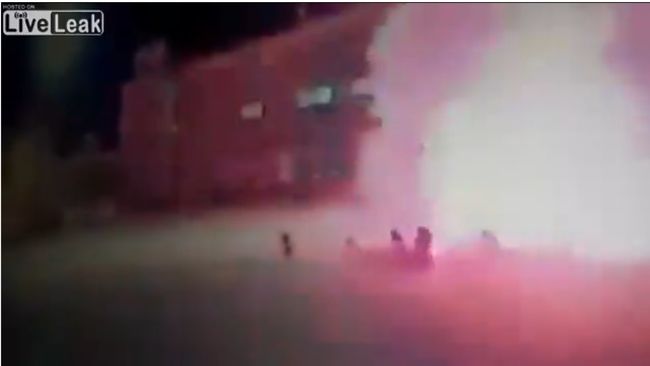 【閲覧注意】行進中の士官候補生30人が空爆で瞬殺される光景! 閃光と死体の山… 破綻国家の恐ろしい現実=リビアの画像1