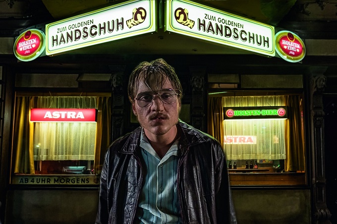 【閲覧注意】史上最恐の胸クソ実話映画『屋根裏の殺人鬼フリッツ・ホンカ』最速レビュー! 臭い立つほどの恐怖・不安・不快… 試写会プレゼント付きの画像4
