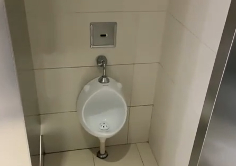 香港で女性用立ち小便グッズが登場！ トイレの混雑緩和策になるか？