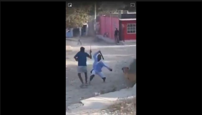【閲覧注意】マチェーテによる決闘が撃撮される! 刃と刃がぶつかる音、人々の絶叫… ガチの殺し合いに戦慄=コロンビアの画像1