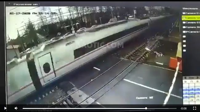 【閲覧注意】ただの電車ではない、高速鉄道にはねられた人間はこうなる! 踏切侵入男が一瞬で粉々になる決定的瞬間=露の画像3