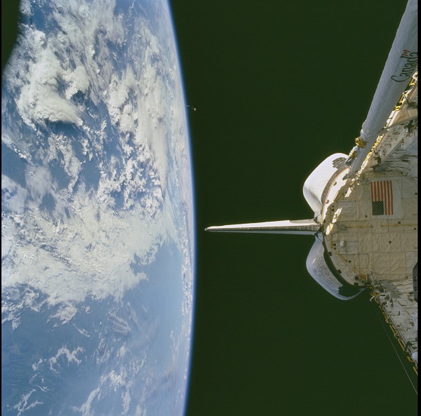 13000年前から地球を周回する「恐怖のブラックナイト衛星」ついに激撮! 刺激すると「地球を一瞬で破壊する」… 識者戦慄!の画像1