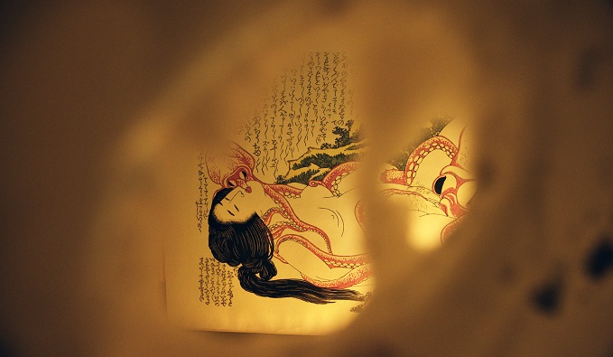 ヌル〜ンとしたエロさにシビれる「立体浮世絵展」に潜入！ 春画、和紙、京都友禅…日本の伝統文化を独自に昇華の画像1