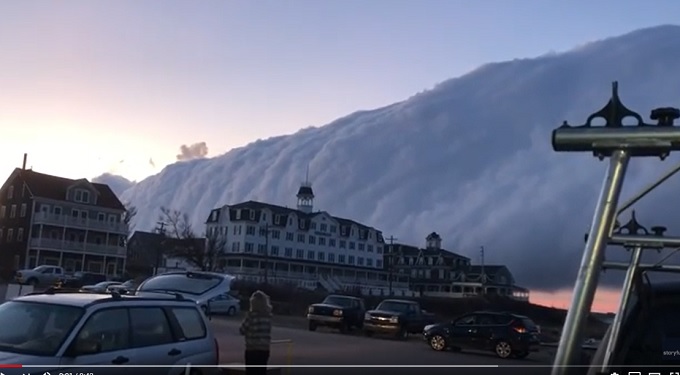 終末の前兆か…聖書に記載されている前兆のような「津波のような巨大雲」が出現！  の画像2