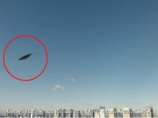 スクープ！ 東京湾上空にお皿のような円盤型UFOが出現！ これぞ本物の空飛ぶ円盤、フライングソーサーだ！