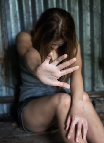 拷問された幼児の人肉に若返り物質「アドレノクロム」含有!? エリート小児性愛者の生贄儀式で… 活動家が暴露インタビュー!の画像2