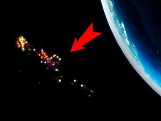 WTF!! 宇宙空間に「UFOの大艦隊」がガチ出現、ISSカメラが激写！エイリアンの大移動か!?