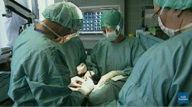 舌が5倍に膨れ上がった少年! 巨大舌が顔を埋め尽くし… 苦難と手術の末、誇りを取り戻す!の画像5