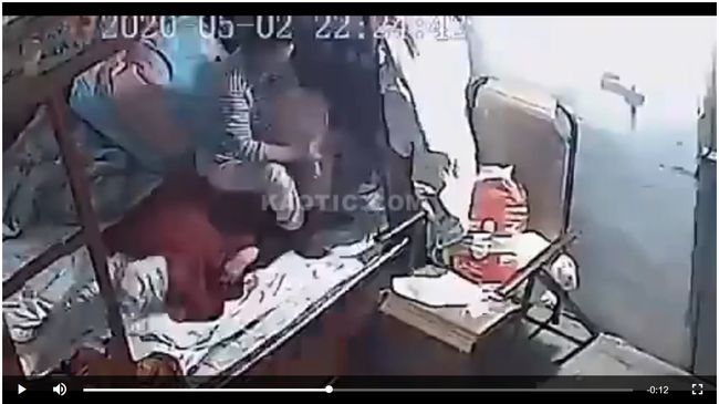 【閲覧注意】死んだ老婆の部屋の監視カメラが捉えた恐ろしい光景! 鬼畜家政婦の信じられない凶行の画像3