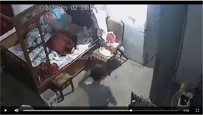 【閲覧注意】死んだ老婆の部屋の監視カメラが捉えた恐ろしい光景! 鬼畜家政婦の信じられない凶行の画像4