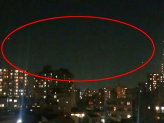 スクープ！ 新宿にトンデモない巨大UFO出現！ 識者3名が映像分析、コロナ後に向けた異星人メッセージか!?