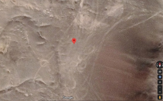 ペルー砂漠地帯を低空飛行する2機のUFOが激撮される！ やはり「ナスカの地上絵」は発着ポートか、グーグルマップの隠蔽工作も発覚！の画像2
