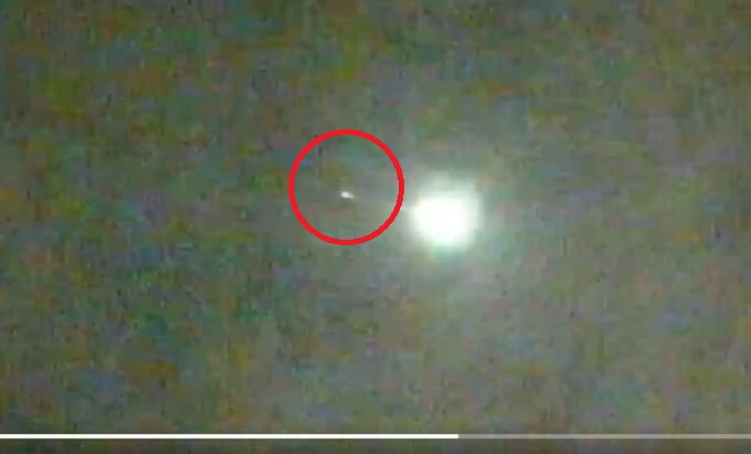 関東の火球・隕石、やはり「UFOが撃墜」していたとガチ判明!! 証拠映像発見…ただの天文現象ではなかった！の画像1