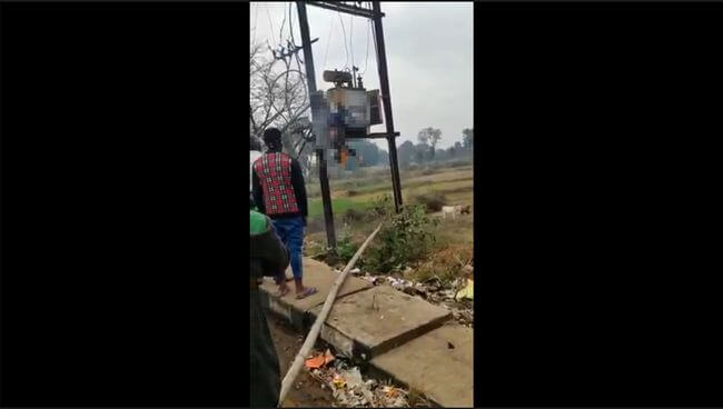 【閲覧注意】変圧器の修理失敗、感電死した男が悲惨すぎる! 燃え盛るぶらぶら死体… 悪化するインド送電事情の裏側の画像1