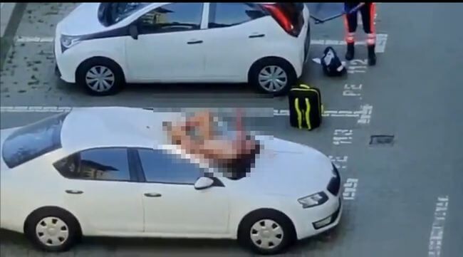 【閲覧注意】全裸男が飛び降り自殺を遂げる決定的瞬間! 「助かったか!?」と思いきや戦慄の展開、コロナ禍の影響も!?の画像1