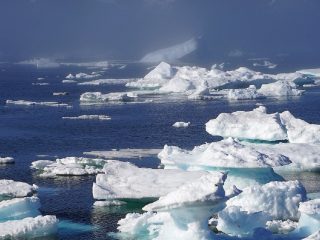 グリーンランドの氷は温暖化が止まっても溶け続けると判明!! もう誰にも止められない海面上昇… いったいなぜ!?
