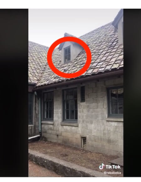 【恐怖】廃墟の窓から「こちらを見つめる子どもの幽霊」が激写される! 青白く生気のない表情… 明かされた衝撃の事実とは!?の画像1