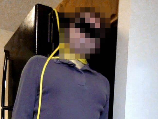 【閲覧注意】首吊りオナニー中に事故死した男女のヤバい写真! ダイソンにペニス挿入、パンティーを咥え… 死は本望なのか失敗か!の画像1